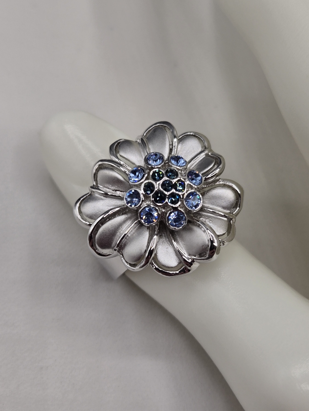 Swarovski Crystal Elements Silver Floral Ring Light Dark Blue Size 10 Boho Prom